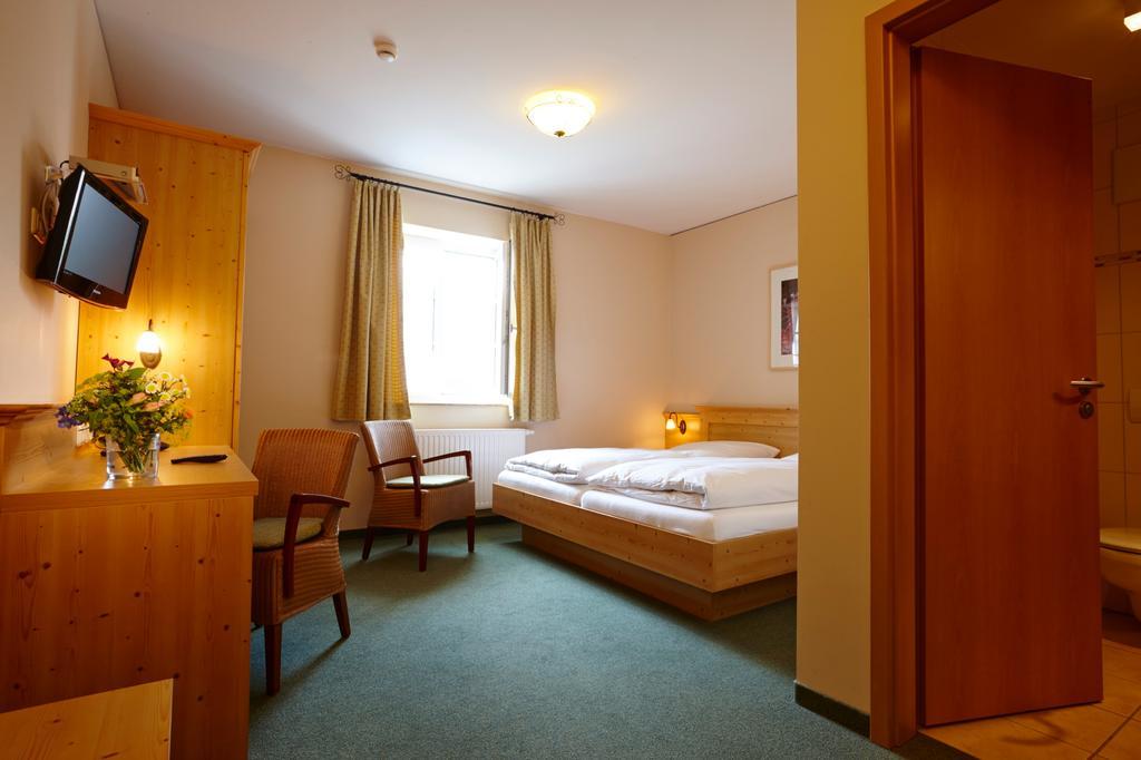Hotel Eberl Hattenhofen  Bagian luar foto